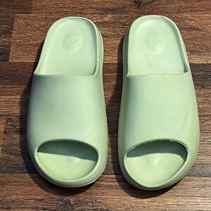 Adidas Yeezy  Slide Green Glow Men’s  size 11 US